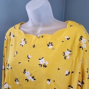 croft & barrow Yellow and White Crewneck Tee with Logo